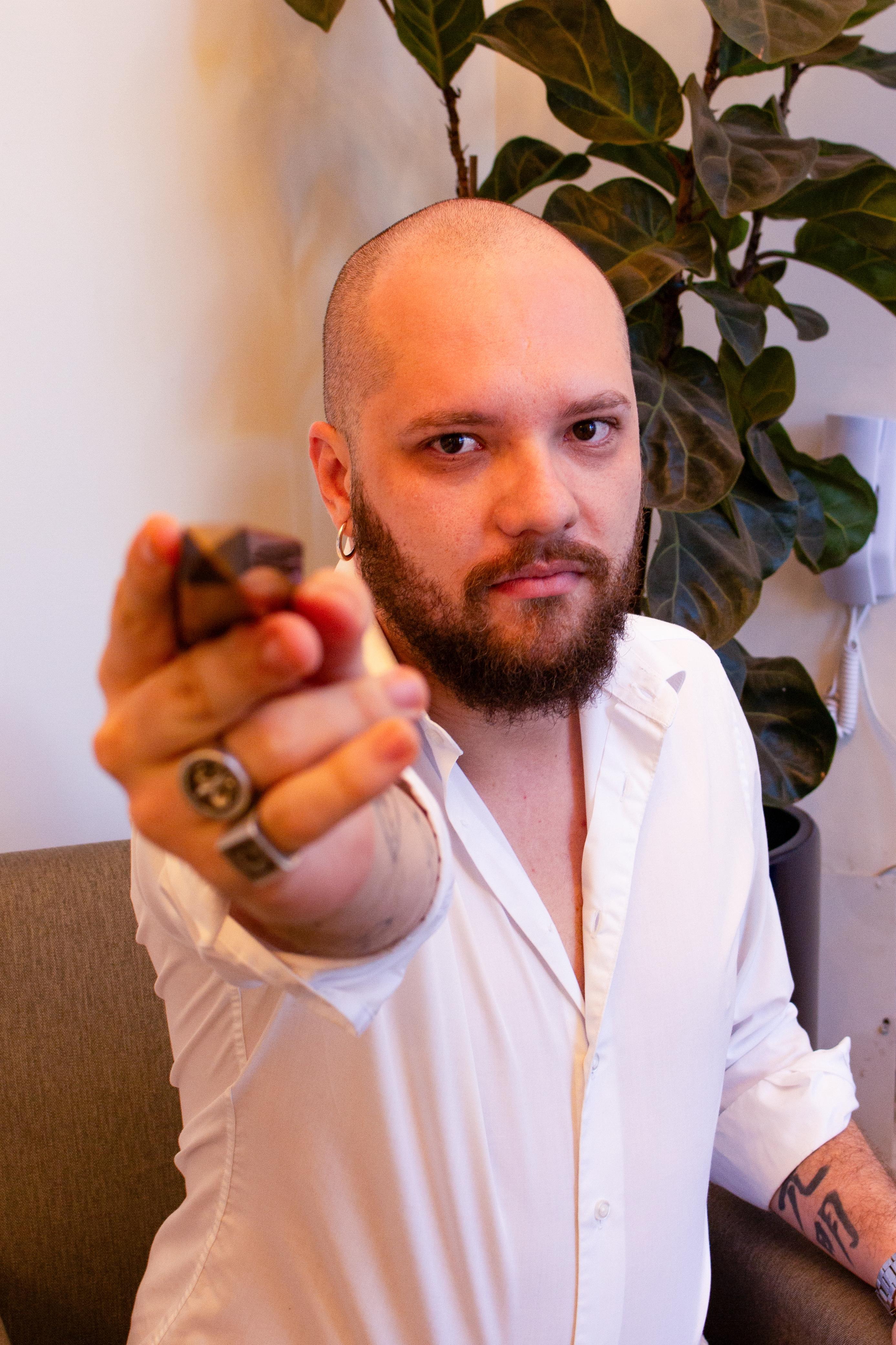 João Palma Mago realizando terapia energética e limpeza espiritual em Ourinhos SP